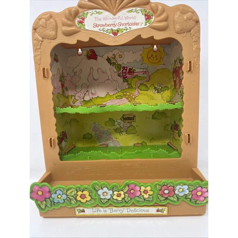 VTG 1981 Wonderful World of Strawberry Shortcake Display Case Cabinet NO DOORS